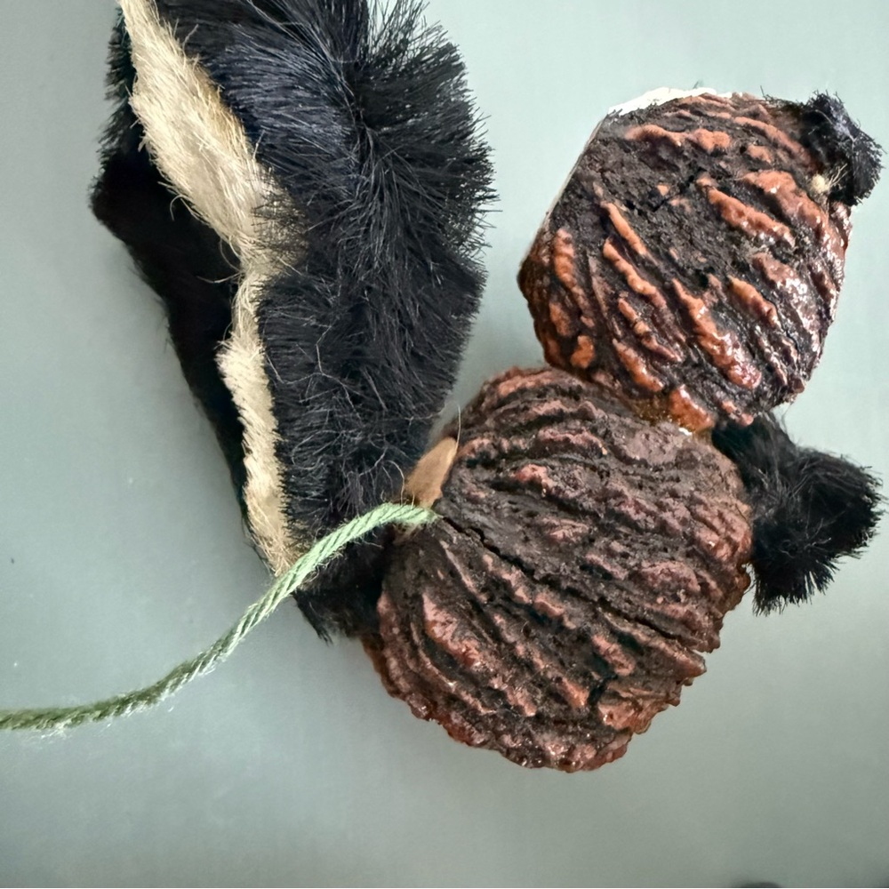 Vintage handmade Skunks - Picture 6 of 6